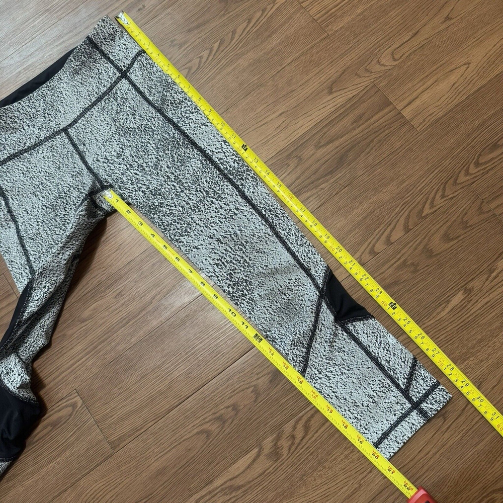 Lululemon Black and White Cropped Leggings Size:4 - Picture 7 of 9